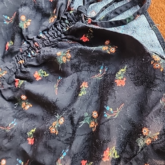 Urban Outfitters Long Sleeve Viscos Crop Top Size Small - Picture 9 of 11